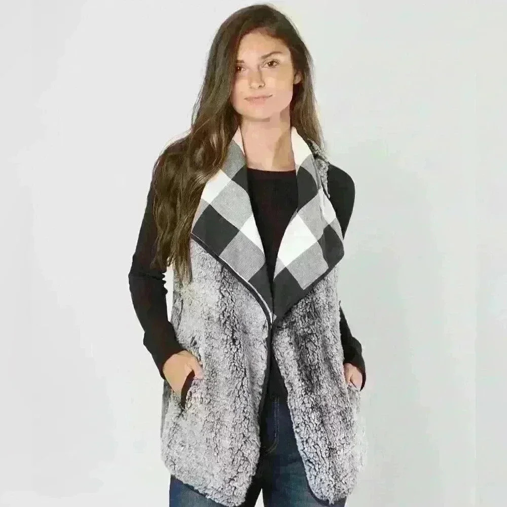BKE Gray Sherpa and Black and White Plaid Reversible Vest Size S‎